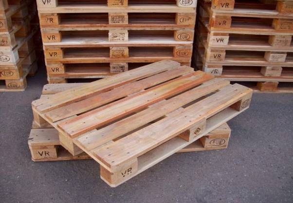 Pallet nhựa và Pallet gỗ: Loại nào tốt hơn?