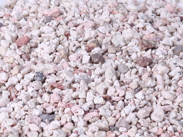 Bentonite clay desiccant