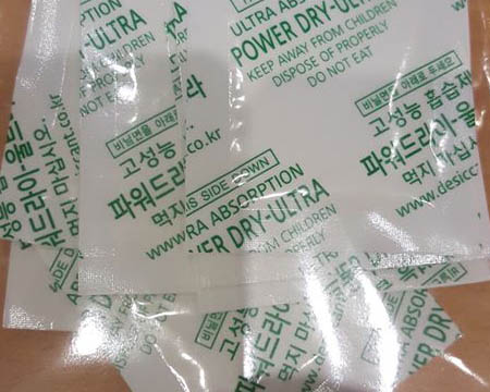 Powder desiccant pouch